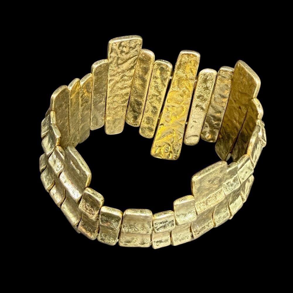 Vtg Signed Joan Rivers Classics Hammered Gold Tone Stretch Bracelet Staggered